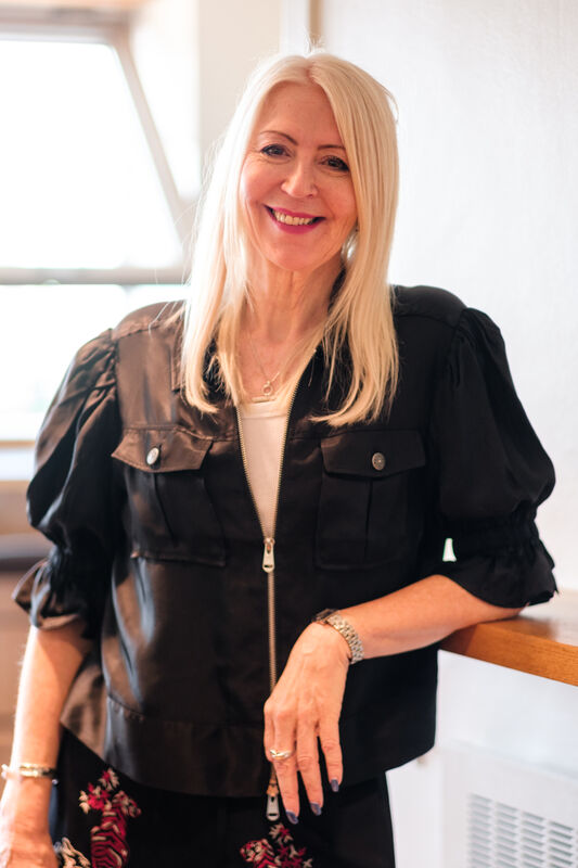 Dr Julie King